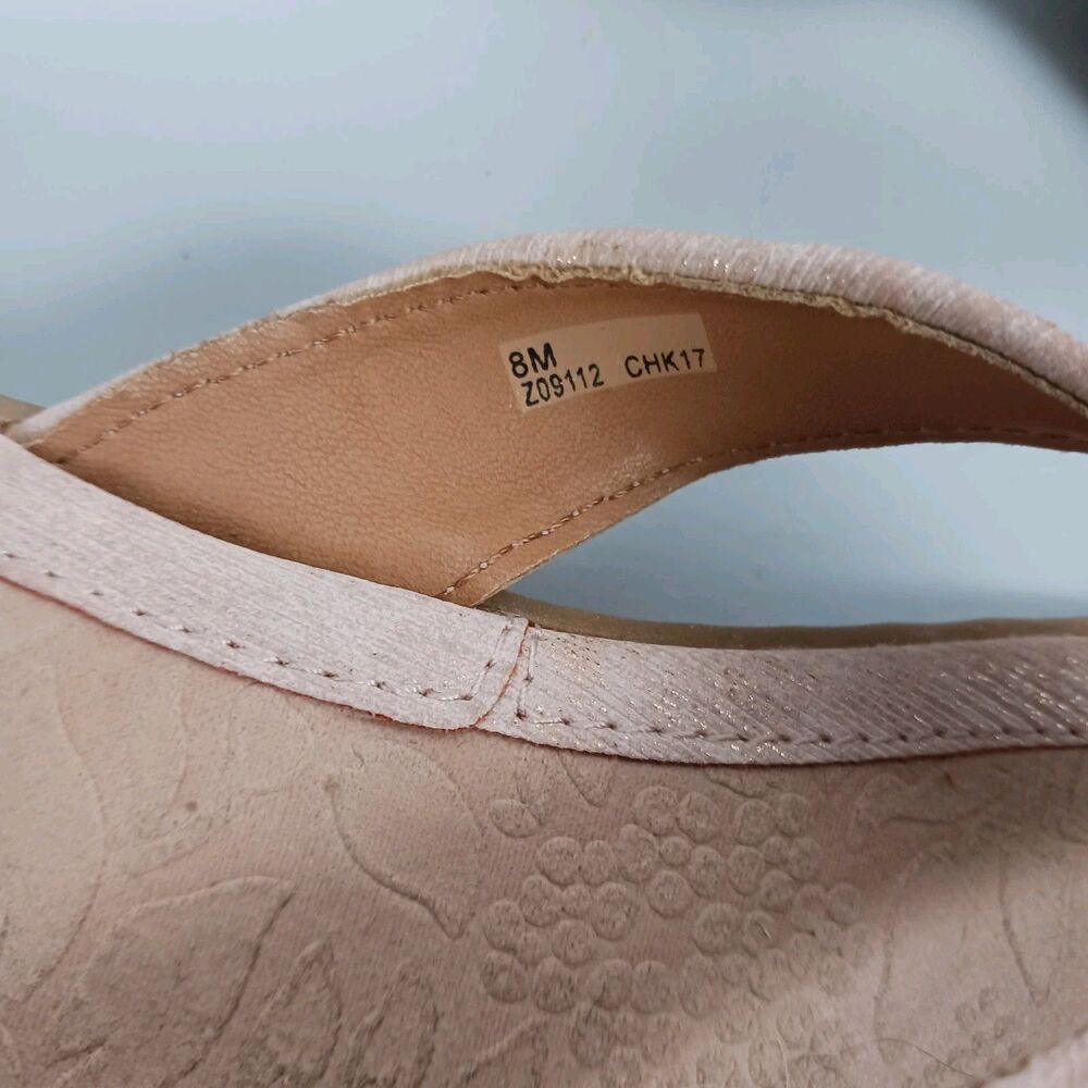 Born BOC Womens Sandals Thongs Size 8 Beige Zita Flip Flop Faux Leather - Picture 7 of 11